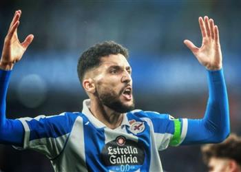 خاص بعد اهتمام الأهلي ديبورتيفو لاكورونيا يفجر مفاجأة بشأن عقد زكريا الدهشوري