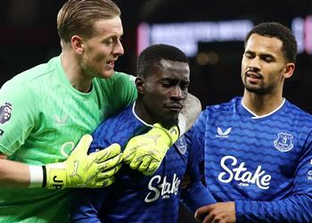 فيديو إدريسا جاي يصفع زميله ويغادر مباراة مانشستر يونايتد وإيفرتون