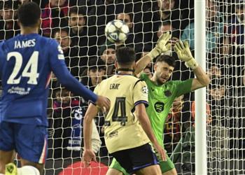 إريك جارسيا بعد خسارة برشلونة ضد تشيلسي عانينا من الضغط أمامهم والطرد أثر كثير ا