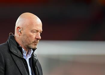 آلان شيرار منتقد ا دفاع برشلونة أمام تشيلسي حمقى وما حدث جنون مطلق