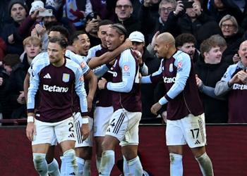 أستون فيلا يتجاوز ولفرهامبتون ويلاحق مانشستر سيتي في الدوري الإنجليزي