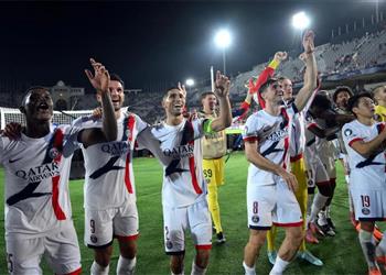 لاعب باريس سان جيرمان يتوج بجائزة الفتي الذهبي 2025