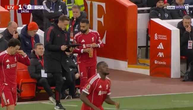 رد فعل جماهير ليفربول لحظة نزول محمد صلاح في مباراة برايتون