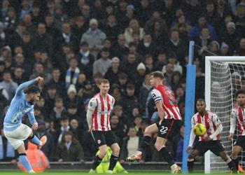 فيديو تسديدة صاروخية ريان شرقي يسجل هدف مانشستر سيتي الأول أمام برينتفورد