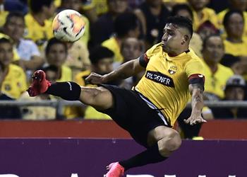 وفاة ماريو بينيدا لاعب برشلونة في هجوم مسلح