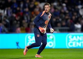 سبب مفاجئ وراء اعتماد فليك على شتيجن في مباراة كأس ملك إسبانيا