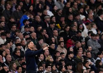 ماركا رد فعل فلورنتينو بيريز يثير القلق في مباراة ريال مدريد وإشبيلية