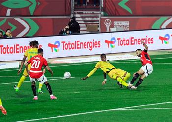 حازم إمام ينتقد دفاع منتخب مصر ويصرح الاختبار الحقيقي أمام جنوب إفريقيا