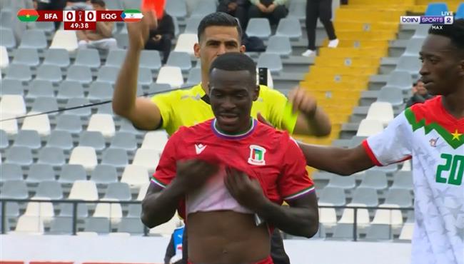 طرد لاعب غينيا الاستوائية امام بوركينا فاسو بكأس امم افريقيا