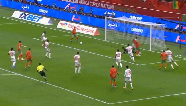 اسماعيل صيباري يهدر هدف محقق للمغرب والمرمي خالي امام مالي