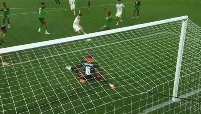 حارس بوركينا فاسو ينقذ مرماه من هدف محقق امام الجزائر