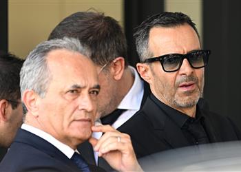 خورخي مينديز مشيد ا بنجم برشلونة قادر على الفوز بالكرة الذهبية