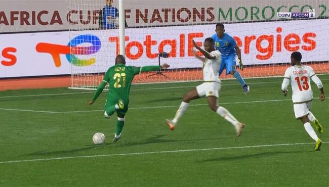 تصدي حارس مالي الرائع يحرم جزر القمر من هدف محقق في كأس امم افريقيا