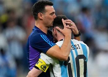 ميسي مشيد ا بـ سكالوني شخص رائع ويتعامل مع اللاعبين بشكل مثالي