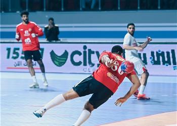 الزمالك يفوز على الأهلي ويحسم قمة كرة اليد