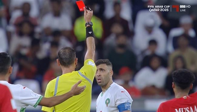 طرد عبد الرزاق حمد الله في مباراة المغرب وعمان بكاس العرب