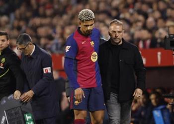 بعد إصابته أمام إشبيلية موقف أراوخو محسوم من مباراة برشلونة ورايو فاليكانو