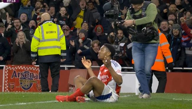 هدف ارسنال الخامس الرائع في مرمي مانشستر سيتي بالدوري الانجليزي