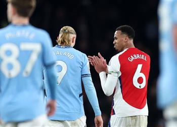 قلة احترام نيفيل يوبخ جابرييل بسبب سلوكه تجاه هالاند