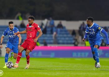 الهلال يسقط في فخ التعادل مع ضمك ويفرط في صدارة الدوري السعودي