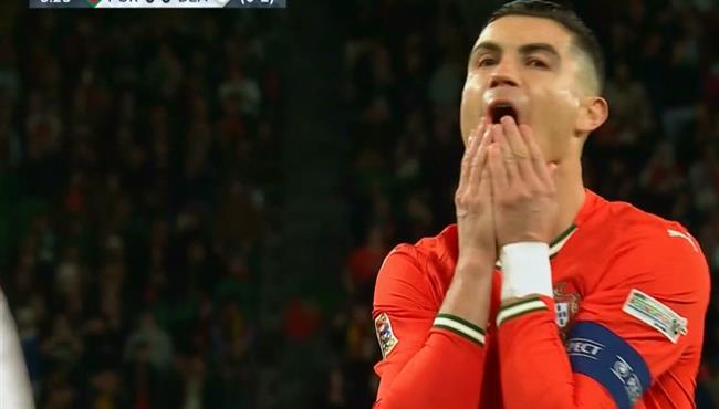 رونالدو يهدر ركلة جزاء امام الدنمارك يتصدي لها كاسبر شمايكل بدوري الامم الاوروبيه