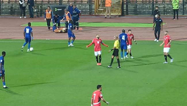 محمد صلاح يطالب الحكم باحتساب ركلة جزاء امام سيراليون