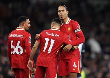 أسطورة آرسنال ليفربول يرتكب جريمة في حق محمد صلاح وفان دايك وأرنولد