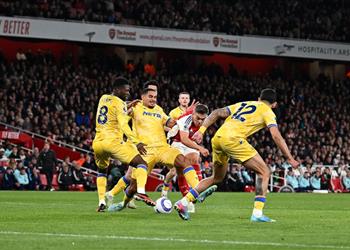 فيديو آرسنال يتعادل مع كريستال بالاس ويؤجل تتويج ليفربول بالدوري الإنجليزي