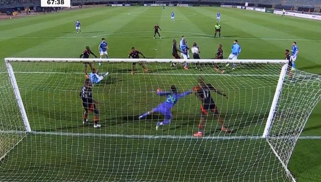 مدافع اورلاندو بايرتس ينقذ هدف محقق من علي خط المرمي امام بيراميدز