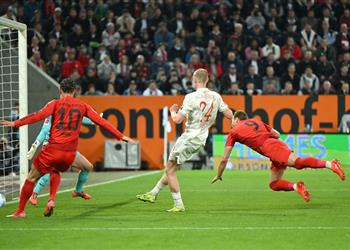 فيديو بايرن ميونخ يستعد لـ إنتر ميلان بثلاثية أمام أوجسبورج بـ الدوري الإيطالي وإصابة مقلقة