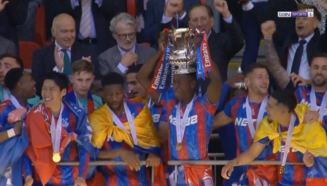 مراسم تتويج كريستال بالاس بطلا لكأس الاتحاد الانجليزي بعد الفوز علي مانشستر سيتي