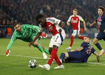 فيديو ساكا ي سجل هدف آرسنال الأول أمام باريس سان جيرمان