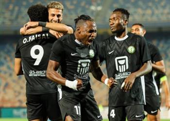 فيديو البنك الأهلي يقهر بيراميدز برباعية ويمنح هدية لـ الأهلي في الدوري