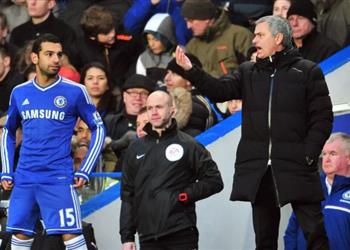 تسبب في بكائه كيف وجه مورينيو ضربة مزودجة لـ محمد صلاح في تشيلسي