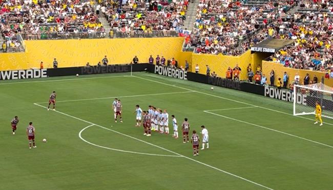 هدف عالمي من ركلة حره في مباراة فلومينينسي وأولسان هيونداي بكاس العالم للاندية