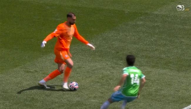 خطأ من دوناروما كاد ان يستبب في هدف لـ سياتل امام باريس سان جيرمان