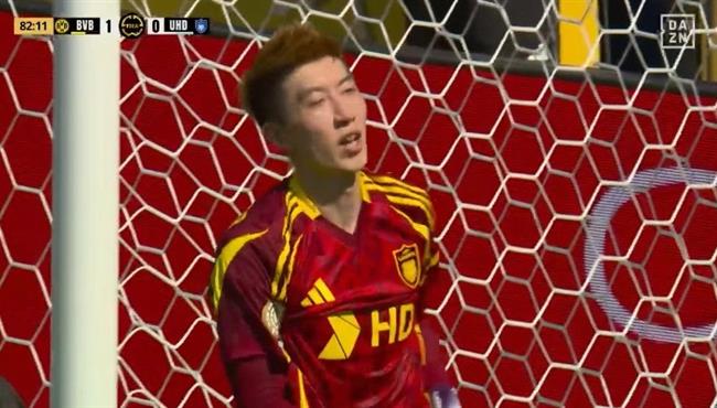 حارس أولسان هيونداي يتألق ويحرم بوروسيا دورتموند من هدف بكاس العالم للاندية