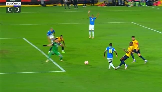 فينيسيوس جونيور يهدر هدف محقق امام الاكوادور في تصفيات كاس العالم
