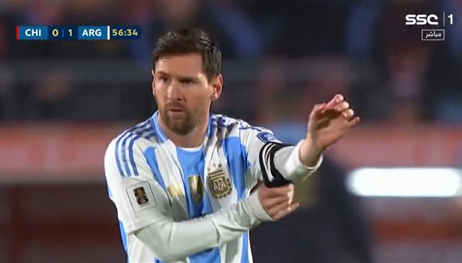 تحية كبيرة من الجماهير لحظة مشاركة ميسي في مباراة الارجنتين وتشيلي بتصفيات كأس العالم