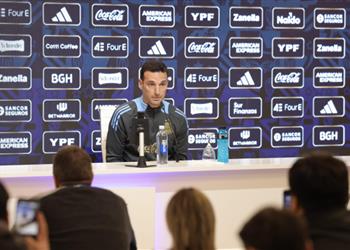 سكالوني يوضح موقف ميسي من مباراة كولومبيا ويعلق على صفقة ريال مدريد المرتقبة