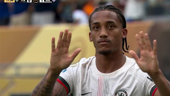 هدف جواو بيدرو الاول العالمي في مرمي فلومينينسي واعتذارة للجماهير