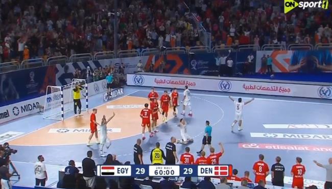 اللحظات الاخيرة من مباراة مصر والدنمارك في كأس العالم لكرة اليد للناشئين