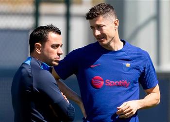 ليفاندوفسكي رأيت شيئ ا مميز ا في تشافي وما وصل له برشلونة بفضله