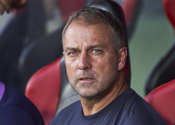 لاعب برشلونة يتلقى رسالة من فليك بعد غيابه عن مباراة ريال مايوركا