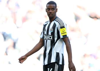 بتدخل سعودي نيوكاسل يلجأ لحل أخير لمنع انتقال إيزاك إلى ليفربول