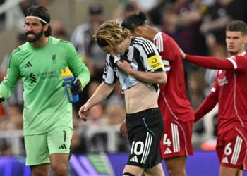 جوردون يوجه رسالة لـ فان دايك بعد واقعة طرده في مباراة ليفربول ونيوكاسل