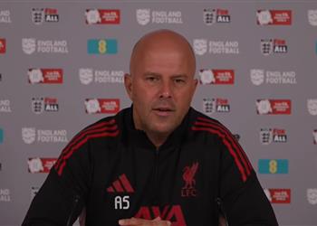 سلوت يعلن عدد مباريات غياب محمد صلاح عن ليفربول لذلك تعاقدنا مع فريمبونج