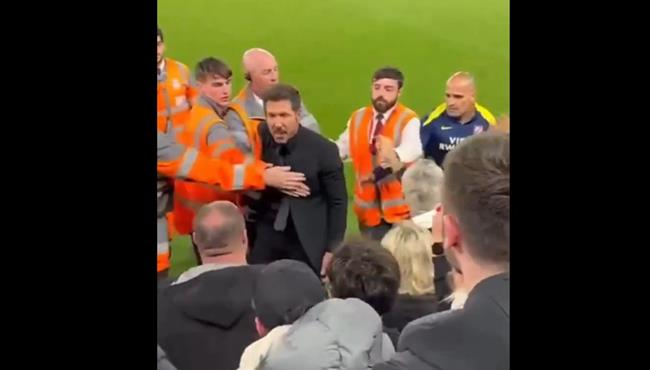 لحظة خناقة سيميوني مع جماهير ليفربول بعد هدف فان دايك القاتل في اتلتيكو مدريد