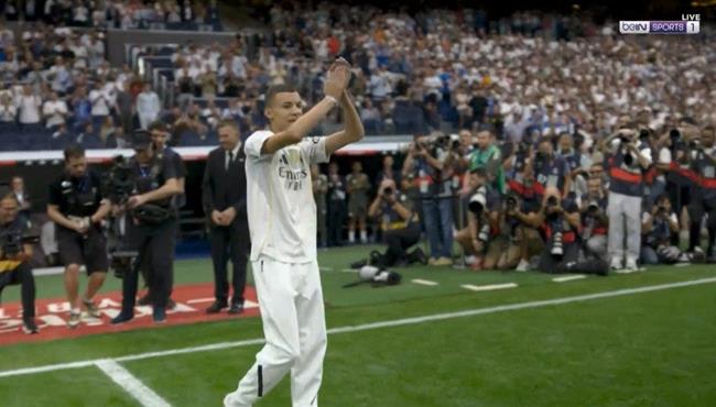 ريال مدريد يكرم عبد الرحيم أوحيدا الذي فقد عائلته في زلزال المغرب قبل مباراة اسبانيول