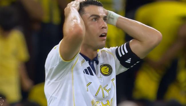 بطريقة غريبه رونالدو يهدر هدف محقق للنصر امام الاتحاد بالدوري السعودي